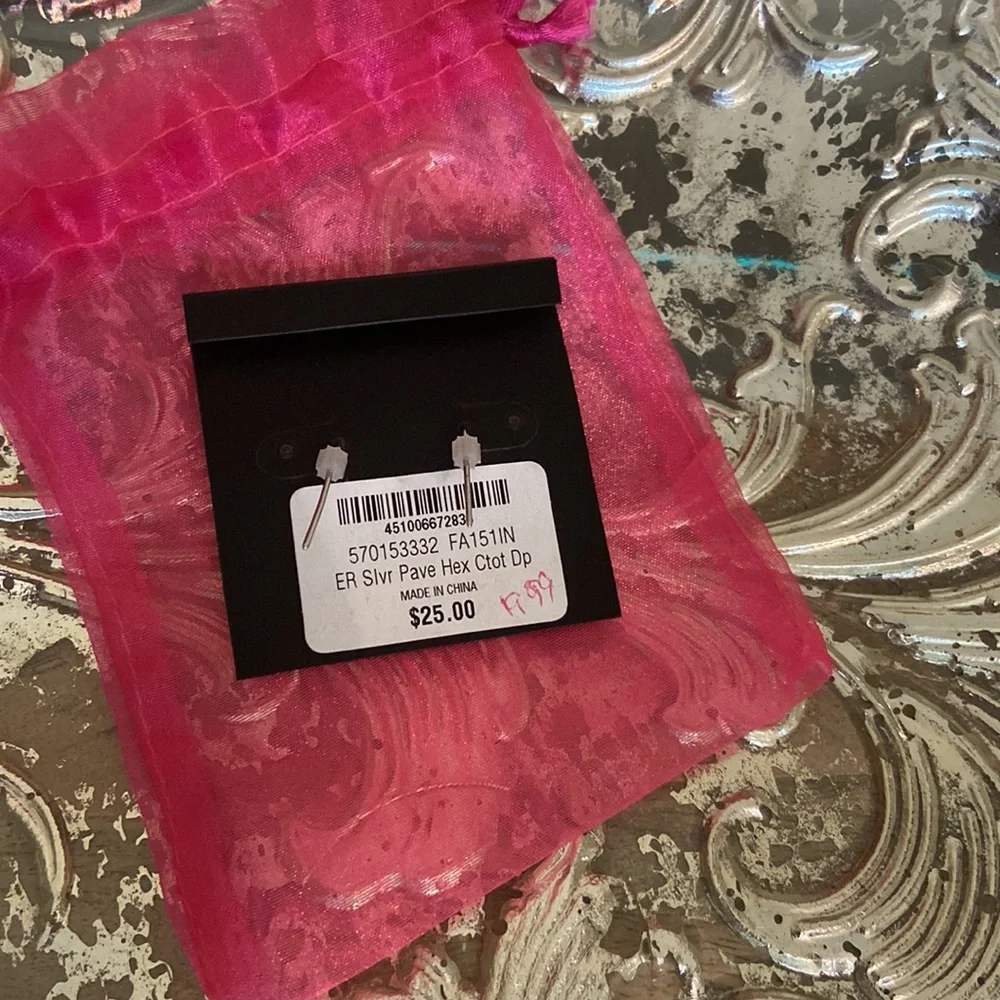 White House Black Market - Picture 4 of 5